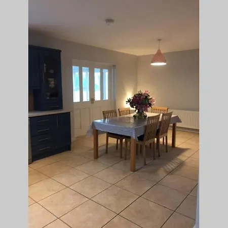 Feriehus Central Modern Town House Moville